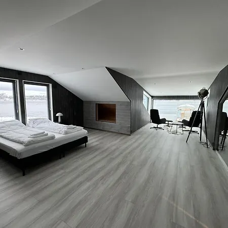 Arctic Sea Breeze Киркенес